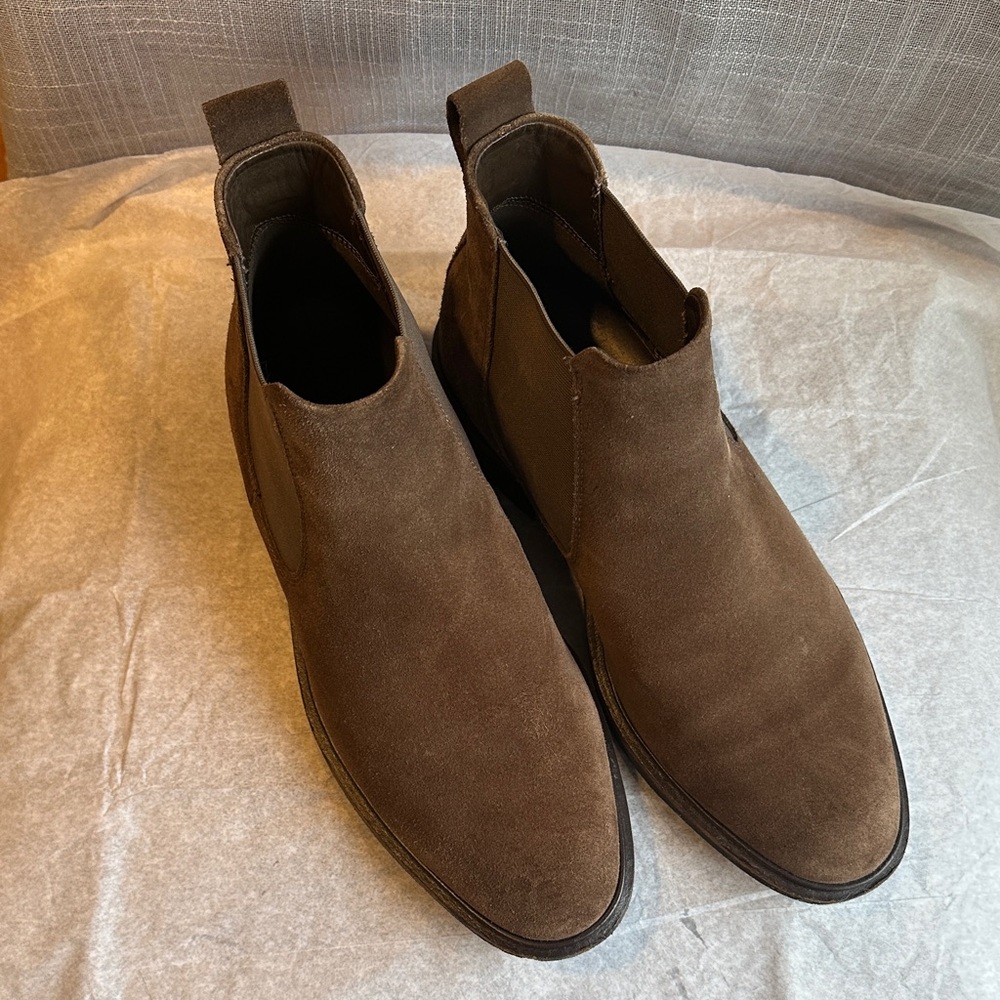 Ecco Chelsea boots